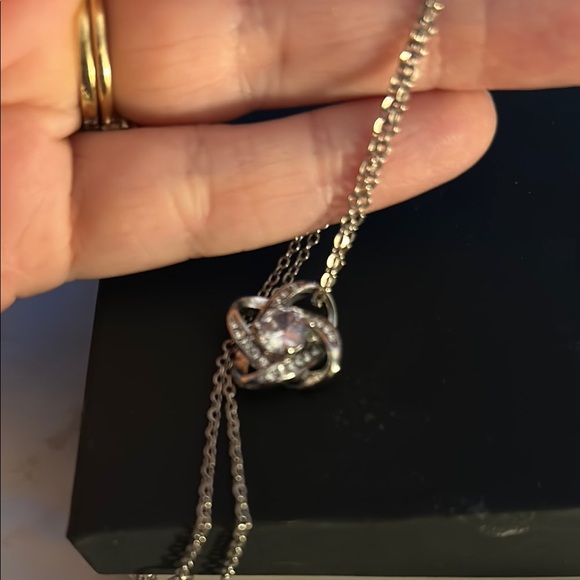 Accessories - Elegant Silver Pendant Necklace
